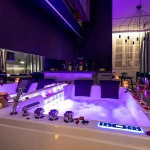 Glamour Jacuzzi Apartament